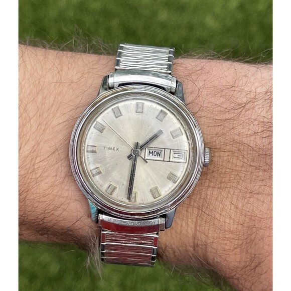 Vintage Men's TIMEX Mechanical Watch, Day/Date 16850 2773 Runs - Picture 2 of 8